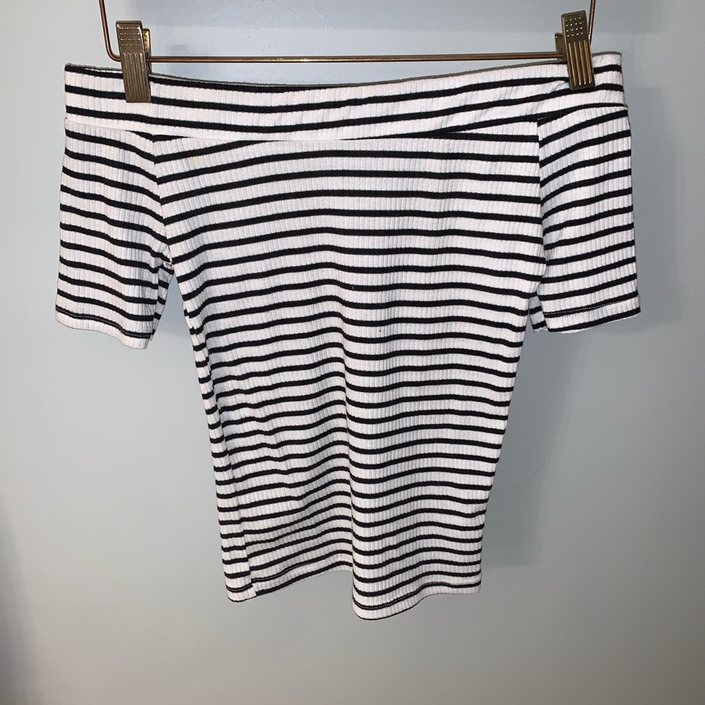 Windsor off the shoulder tight-fit shirt